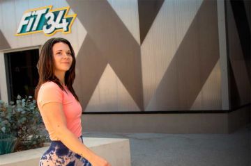 Juju Fitcats rejoint le casting de la série &quot;Nouveau Jour&quot; sur M6 pour y jouer une love coach