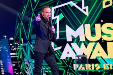 Blessé, Nikos Aliagas sera remplacé par Camille Combal aux NRJ Music Awards vendredi soir sur TF1