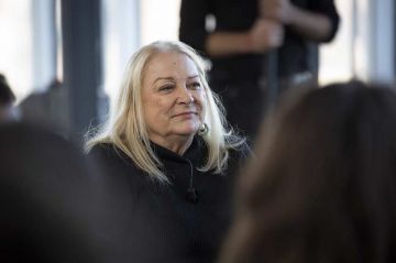 Josiane Balasko dans &quot;Les rencontres du Papotin&quot; samedi 22 avril 2023 sur France 2 - Vidéo