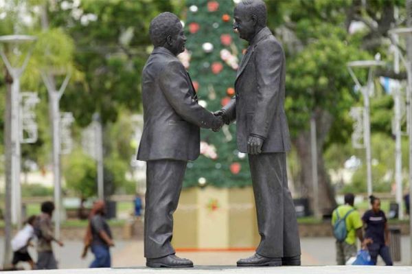 "Grotte d'Ouvéa, le prix du sang" sur France 5 dimanche 16 avril 2023 dans "La case du siècle Outre-mer"