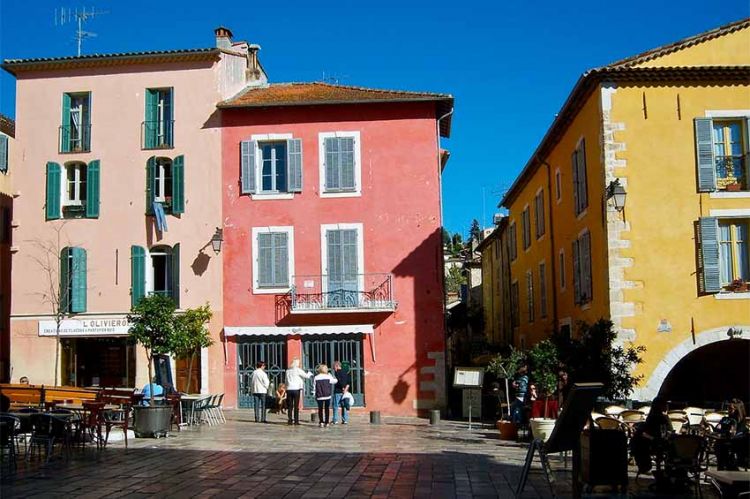 “Meutres à Valbonne” en tournage pour France 3 avec Stéphane Freiss, Meena Rayanne, Samy Naceri...