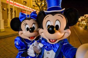 Disney : les plus grands secrets révélés par Elodie Frégé sur C8 depuis Disneyland Paris le 26 décembre