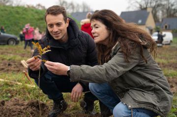 &quot;Sur le Front - La face cachée des forêts française&quot; lundi 26 février 2024 sur France 5 avec Hugo Clément - Vidéo