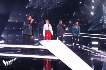 &quot;The Voice Kids&quot; : Les coachs chantent &quot;Le blues du Business man&quot; en ouverture des Battles mardi 8 août 2023 sur TF1 - Vidéo