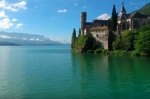 “Echappées Belles” en Savoie, entre lac et montagne, samedi 25 juillet sur France 5 (vidéo)