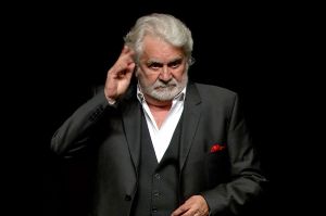 "Déjanté" : le spectacle de Roland Magdane à revoir sur C8 samedi 14 octobre 2023