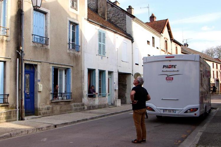 Confinement, déconfinement : la France du Covid en camping-car dans “Grands Reportages” sur TF1