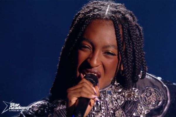 Replay &quot;Star Academy&quot; : Ebony chante &quot;Sweet dreams&quot; d&#039;Eurythmics sur un tableau de Kamel Ouali (vidéo)