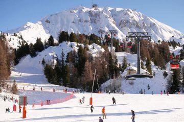 &quot;Reportages découverte - La Plagne : les rois du planté de bâton&quot; sur TF1 dimanche 7 janvier 2024 - Vidéo