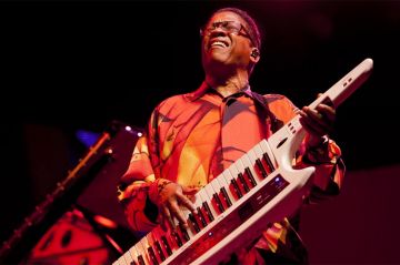 "Herbie" : un document qui retrace le parcours d'Herbie Hancock diffusé sur Culturebox jeudi 23 janvier 2025