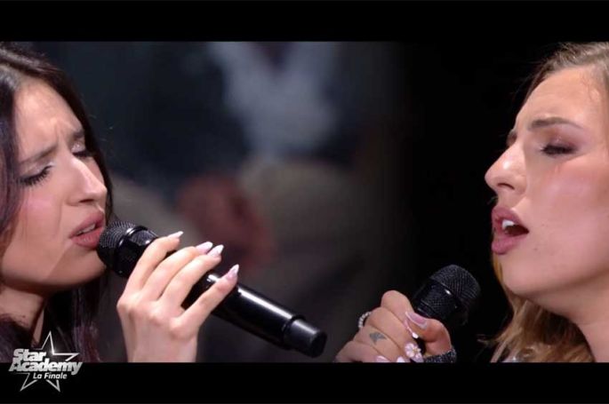 Replay "Star Academy" : Ambre et Léa chantent "Il y a trop de gens qui t'aiment" d'Hélène Ségara (vidéo)