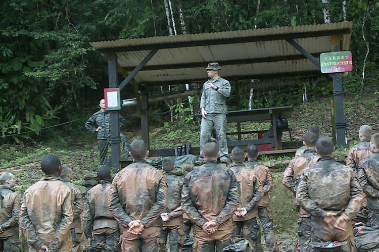 "Un an a Saint-Cyr" : immersion à l’École Spéciale Militaire de Saint-Cyr Coëtquidan sur C8