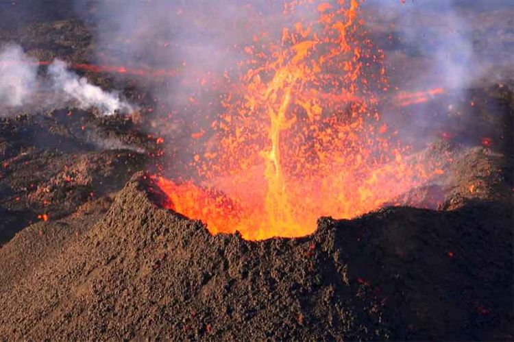 “Des volcans et des hommes”, série documentaire avec Arnaud Guérin sur Arte du 18 mars au 12 avril