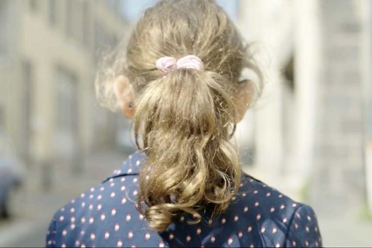 "Enfants sous influence, surexposés au nom du like" sur France 5 dimanche 17 septembre 2023 - Vidéo