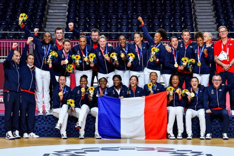 Julien Arnaud reçoit l'équipe de France féminine de Handball au 20H de TF1 ce lundi 9 août