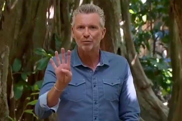 “Koh Lanta” : Denis Brogniart explique les nouvelles règles des Ambassadeurs sur l'île des héros (vidéo)