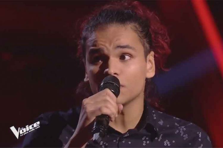 Replay “The Voice” : Arezki chante « La vie est belle » de Nassi (vidéo)