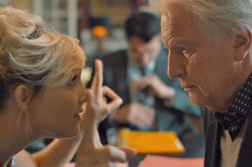 "Adopte un veuf" avec André Dussollier &amp; Bérengère Krief à revoir sur France 3 lundi 12 février 2024 - Vidéo