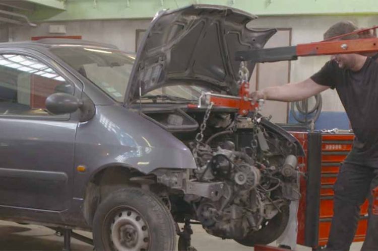 “Wheeler Dealers France” : restauration de deux Renault Twingo, jeudi 7 avril sur RMC Découverte