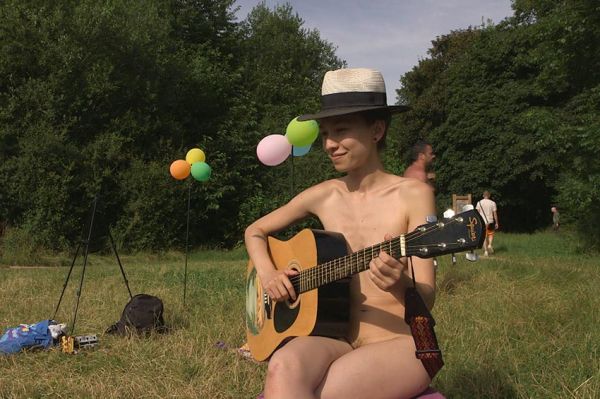 « Naturisme : vivre heureux sans se cacher ! » lundi 18 juillet sur C8