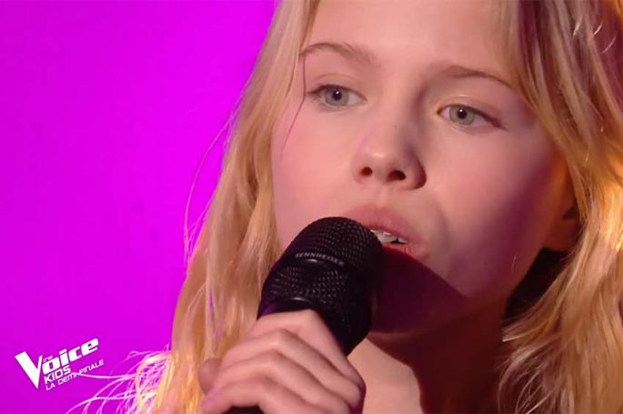 Replay &quot;The Voice Kids&quot; : Lucie chante &quot;Popcorn salé&quot; de Santa - Vidéo