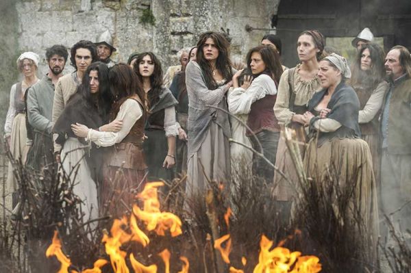 "Filles du feu" : Les 2 premiers épisodes diffusés sur France 2 lundi 28 août 2023 - Vidéo