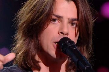 &quot;The Voice&quot; : TF1 dévoile l&#039;audition de Baptiste Santoria et sa reprise de &quot;Mourir sur scène&quot; de Dalida - Vidéo