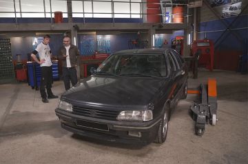 "Wheeler Dealers France" : restauration d'une Peugeot 405 Mi16 sur RMC Découverte mardi 3 octobre 2023