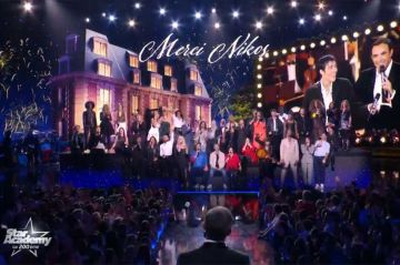 Replay "Star Academy" : la surprise des élèves et professeurs pour Nikos Aliagas sur "Écris l'histoire" de Grégory Lemarchal (vidéo)