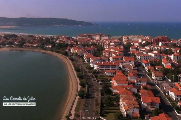 "Les carnets de Julie" au Pays-Basque à revoir sur NOVO 19 dimanche 26 octobre 2025 (vidéo)