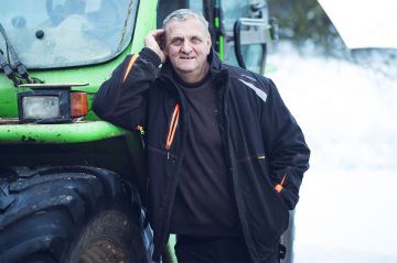 "L'amour est dans le pré" : découvrez Laurent, éleveur de vaches et de brebis, agriculteur de la saison 20 sur M6