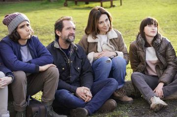"Tout nous sourit" à revoir sur France 2 dimanche 20 août 2023 - Vidéo
