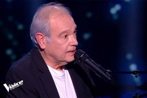 Replay “The Voice” : Daniel Defilipi chante « Le premier pas » de Claude-Michel Schönberg (vidéo)