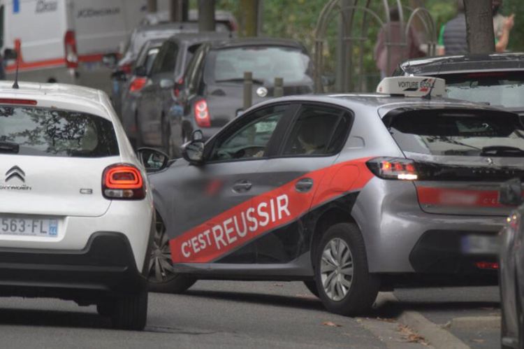 "Reportages découverte - Permis de conduire : dérives et système D" samedi 6 janvier 2024 sur TF1