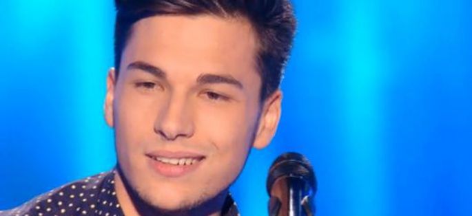 Replay “The Voice” : Hadrien Collin chante « Pas là » de Vianney (vidéo)