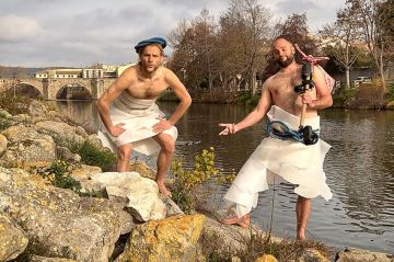 "Nus et culottés" : « Objectif Dordogne » pour Nans &amp; Mouts sur France 5 lundi 17 juillet 2023 - Vidéo