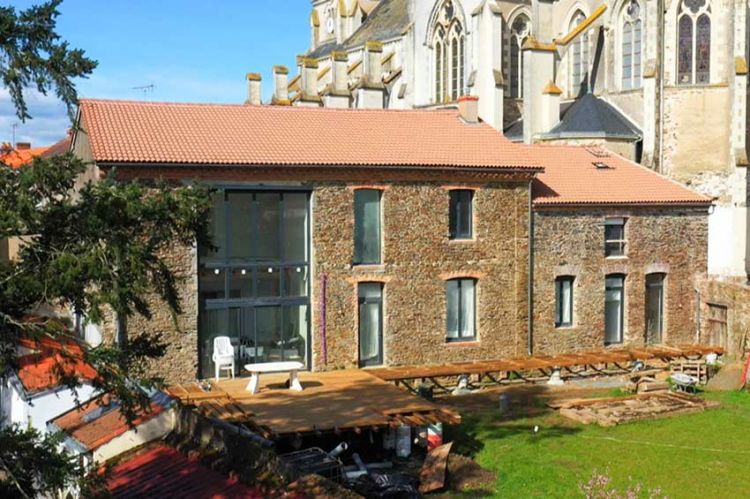 "Ils construisent la maison de leurs rêves" : 1er épisode diffusé sur C8 jeudi 11 juillet 2024