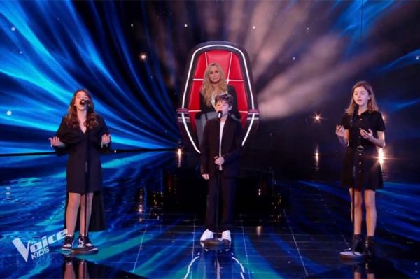 Replay "The Voice Kids" : Scarlett, Tim et Louise chantent "Un homme heureux" de William Sheller (vidéo)