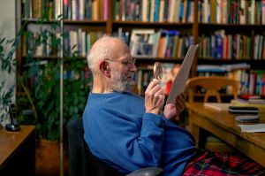 « Oliver Sacks, biographie d’un médecin et conteur », samedi 27 mars sur ARTE