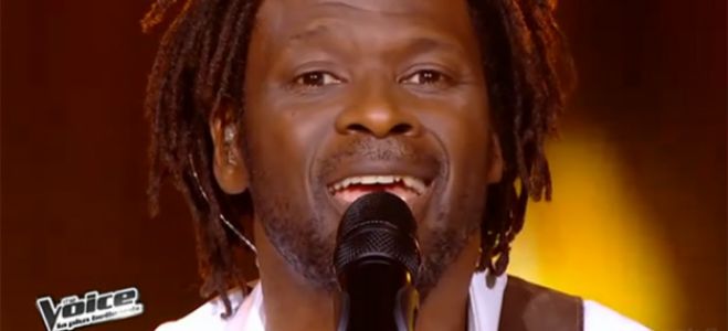 Vidéo Replay “The Voice” : Emmanuel Djob interprète « L&#039;encre de tes yeux » de Francis Cabrel