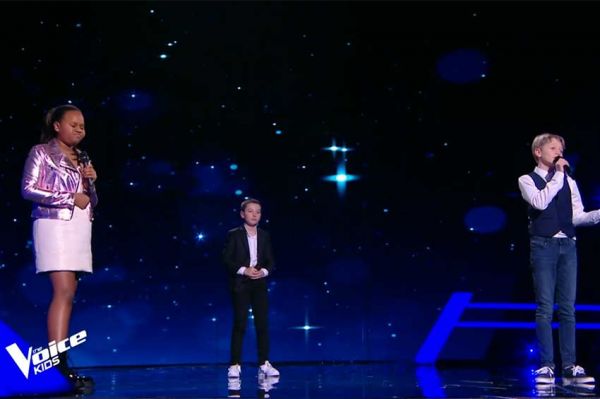 Replay "The Voice Kids" : Théo, Raphaël &amp; Emma chantent "L'envie d'aimer" de Daniel Lévi - Vidéo
