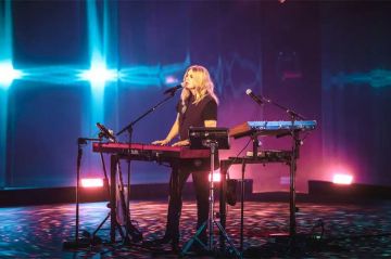 Louane envoutera le plateau de &quot;Basique, le concert&quot; vendredi 21 mars 2025 sur France 2