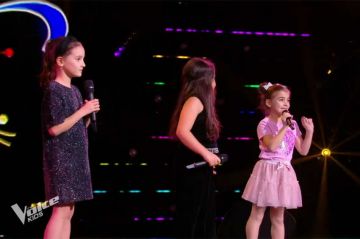 &quot;The Voice Kids&quot; : TF1 dévoile la Battle d&#039;Ella, Salomée et Charlie sur &quot;Les bétises&quot; de Sabine Paturel (vidéo)