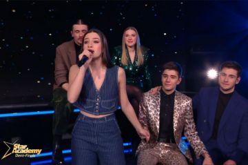 &quot;Star Academy&quot; : Retour de Lénie qui chante &quot;Je ne vous oublie pas&quot; sur la demi-finale ! Vidéo