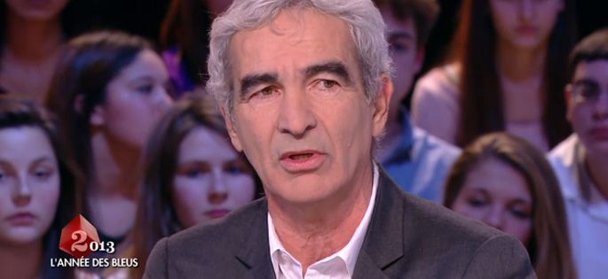 Replay : Raymond Domenech s&#039;exprime sur la qualification de l&#039;Équipe de France pour la Coupe du Monde (vidéo)