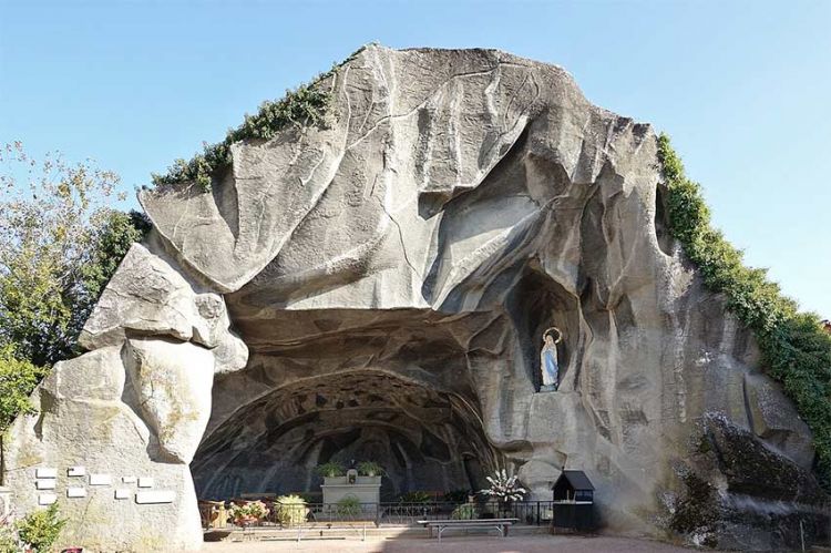 "Le mystère de la grotte de Lourdes" sur RMC Story lundi 14 août 2023