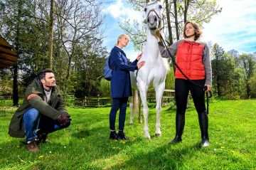 &quot;Astrid et Raphaëlle&quot; : épisode inédit « On achève bien les jockeys » vendredi 13 décembre 2024 sur France 2