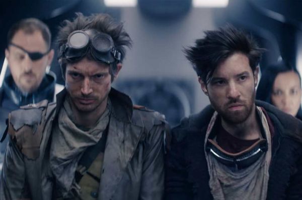 &quot;Le visiteur du futur&quot;, le film adapté de la web-série diffusé sur France 2 dimanche 3 août 2025 (vidéo)