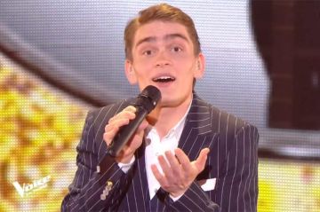 Replay The Voice - Alphonse chante "J’suis snob" de Boris Vian en finale (vidéo)