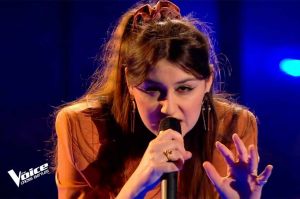 Replay “The Voice” : Ofé chante « Voyage, voyage » de Desireless (vidéo)